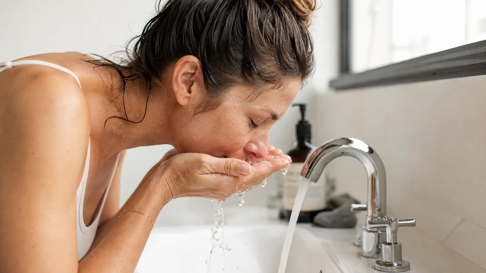 10 Reasons a Gentle Cleanser Helps Sensitive Skin Calm Down
